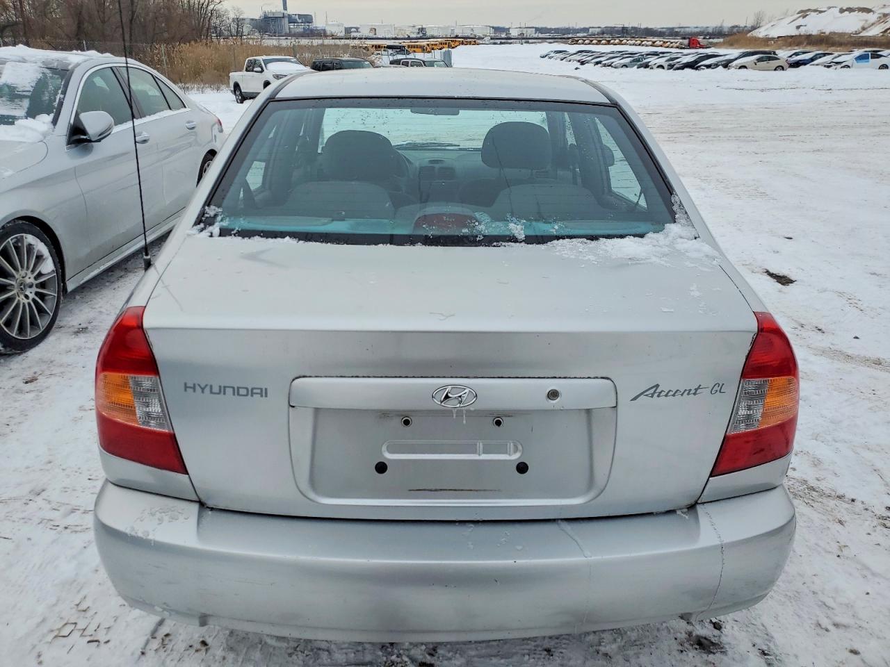 2002 HYUNDAI ACCENT