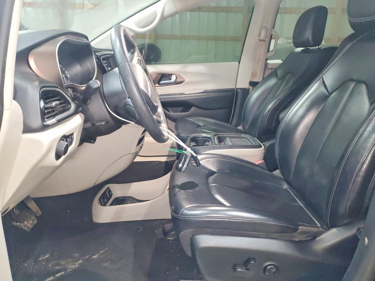 2021 CHRYSLER Voyager