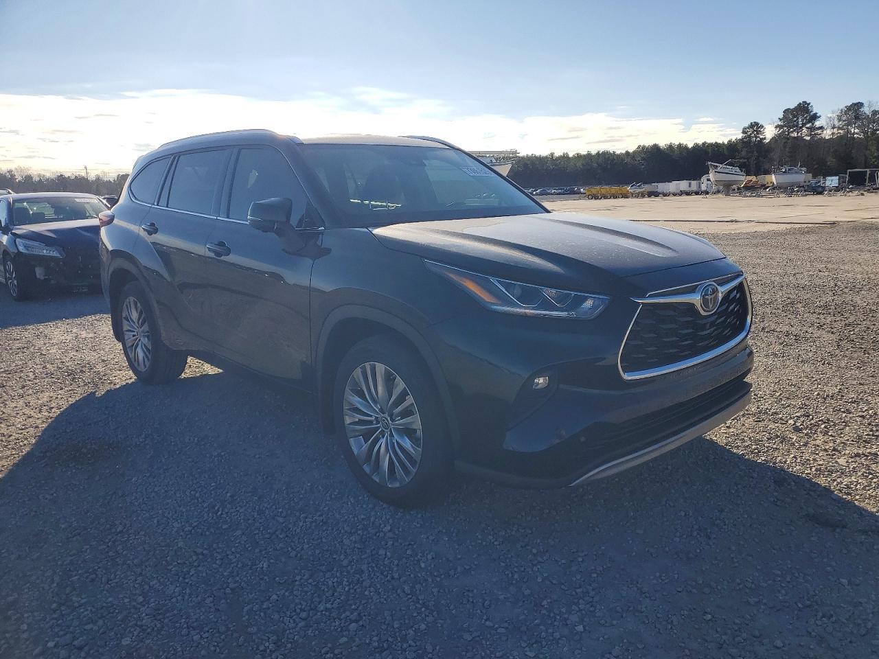 2024 TOYOTA HIGHLANDER