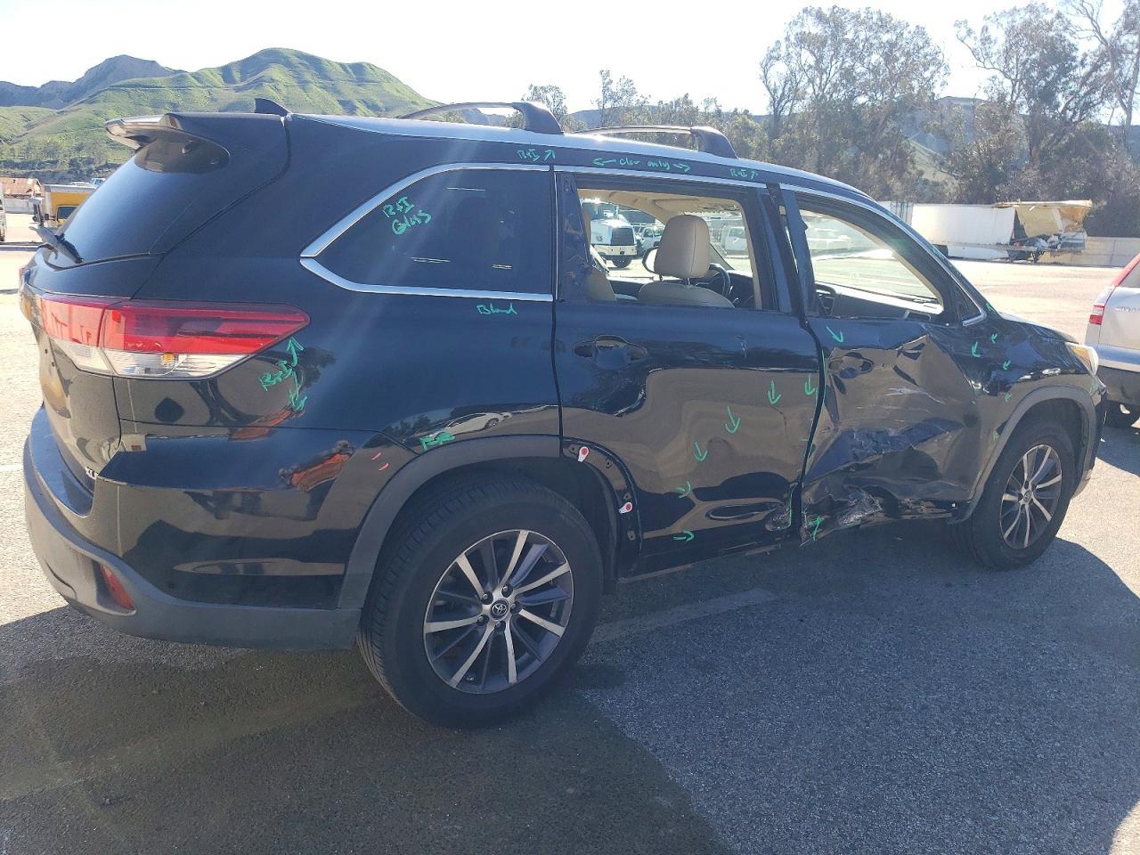 2017 TOYOTA HIGHLANDER