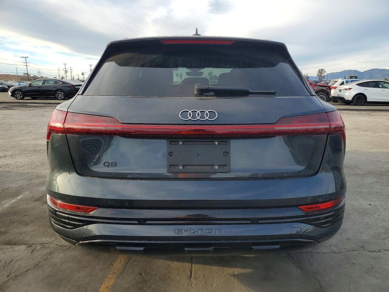 2024 AUDI Q8