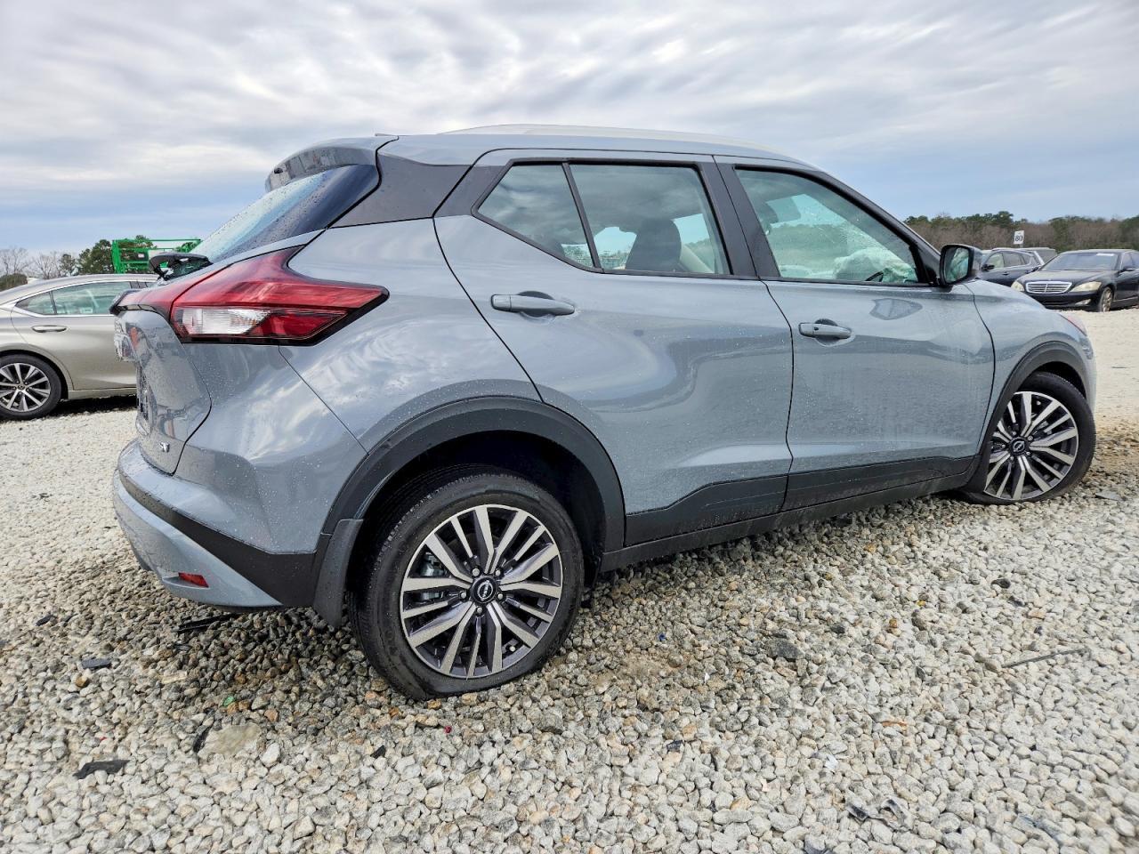 2024 NISSAN KICKS