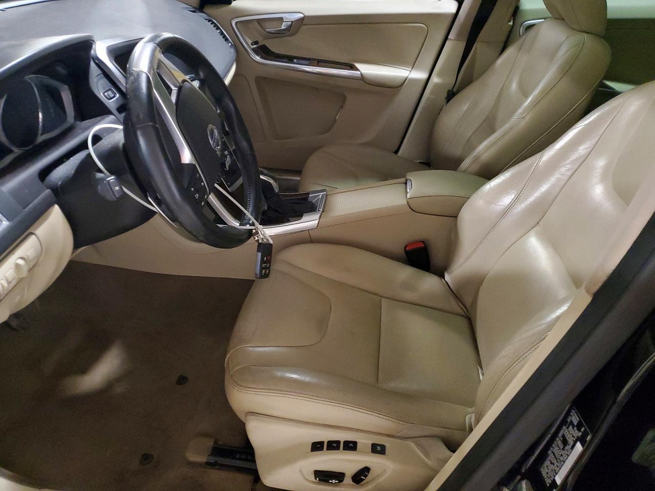 2015 VOLVO XC60