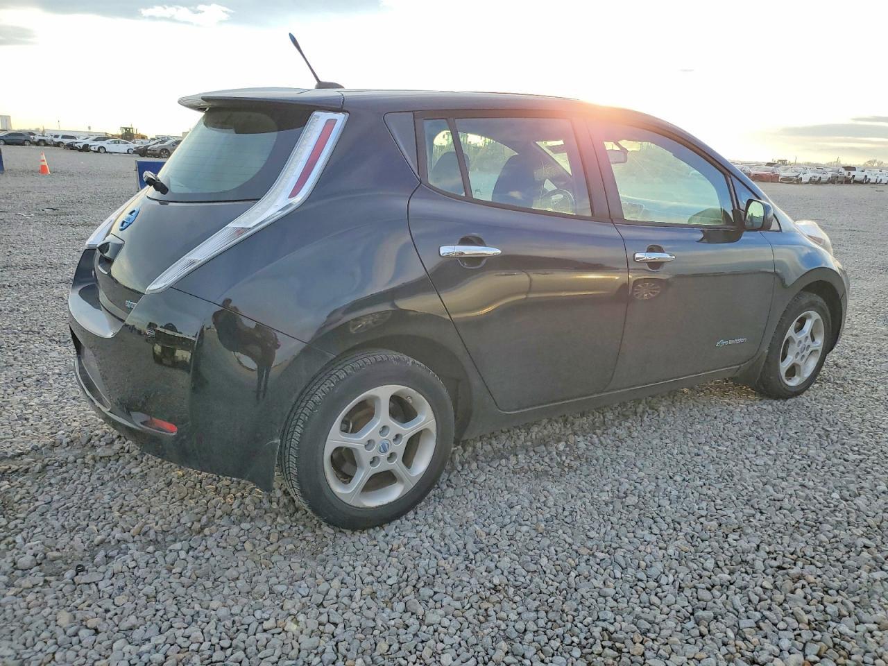 2013 NISSAN LEAF