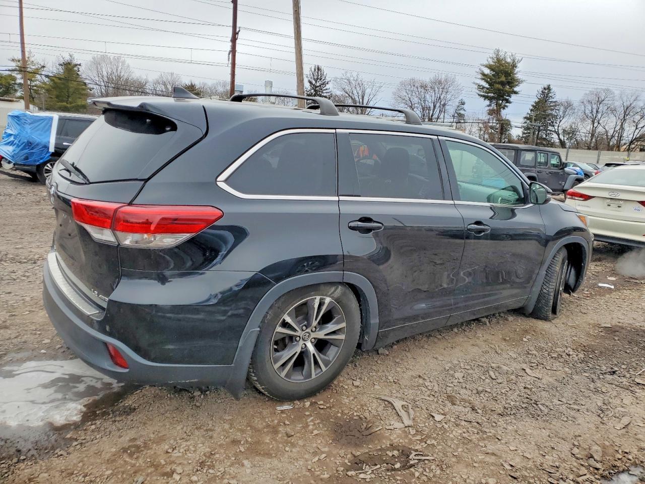 2017 TOYOTA HIGHLANDER