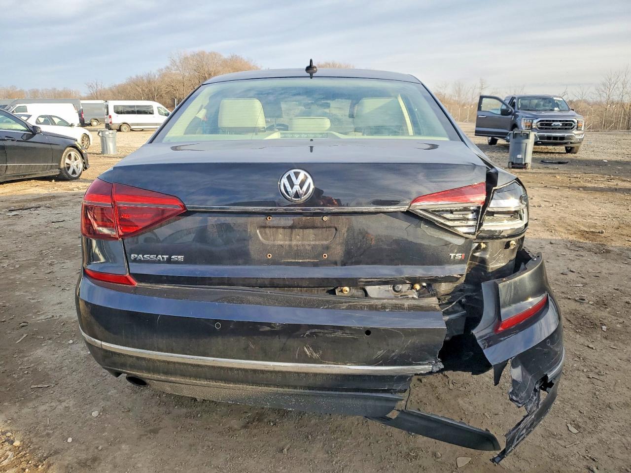 2017 VOLKSWAGEN Passat