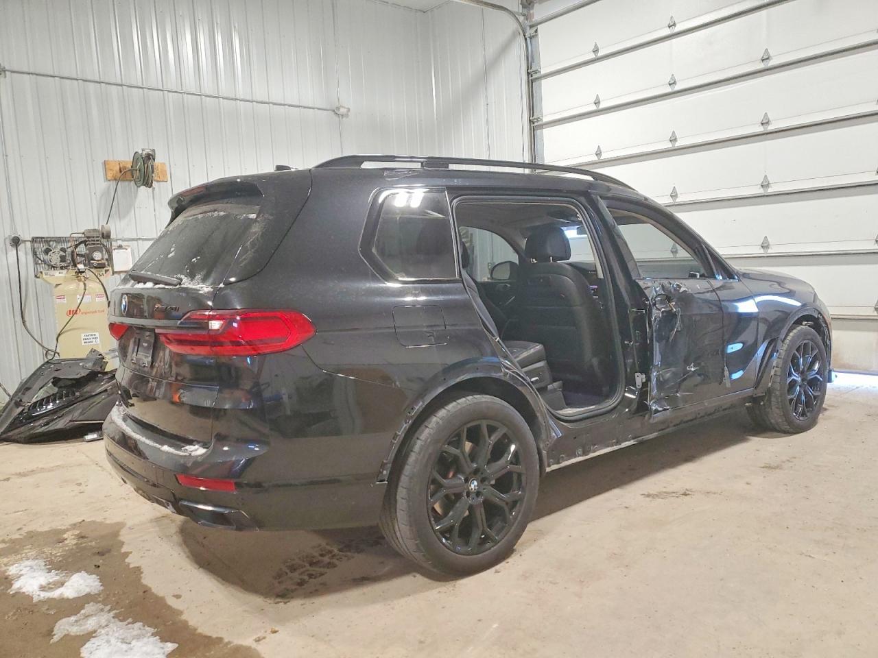 2022 BMW X7