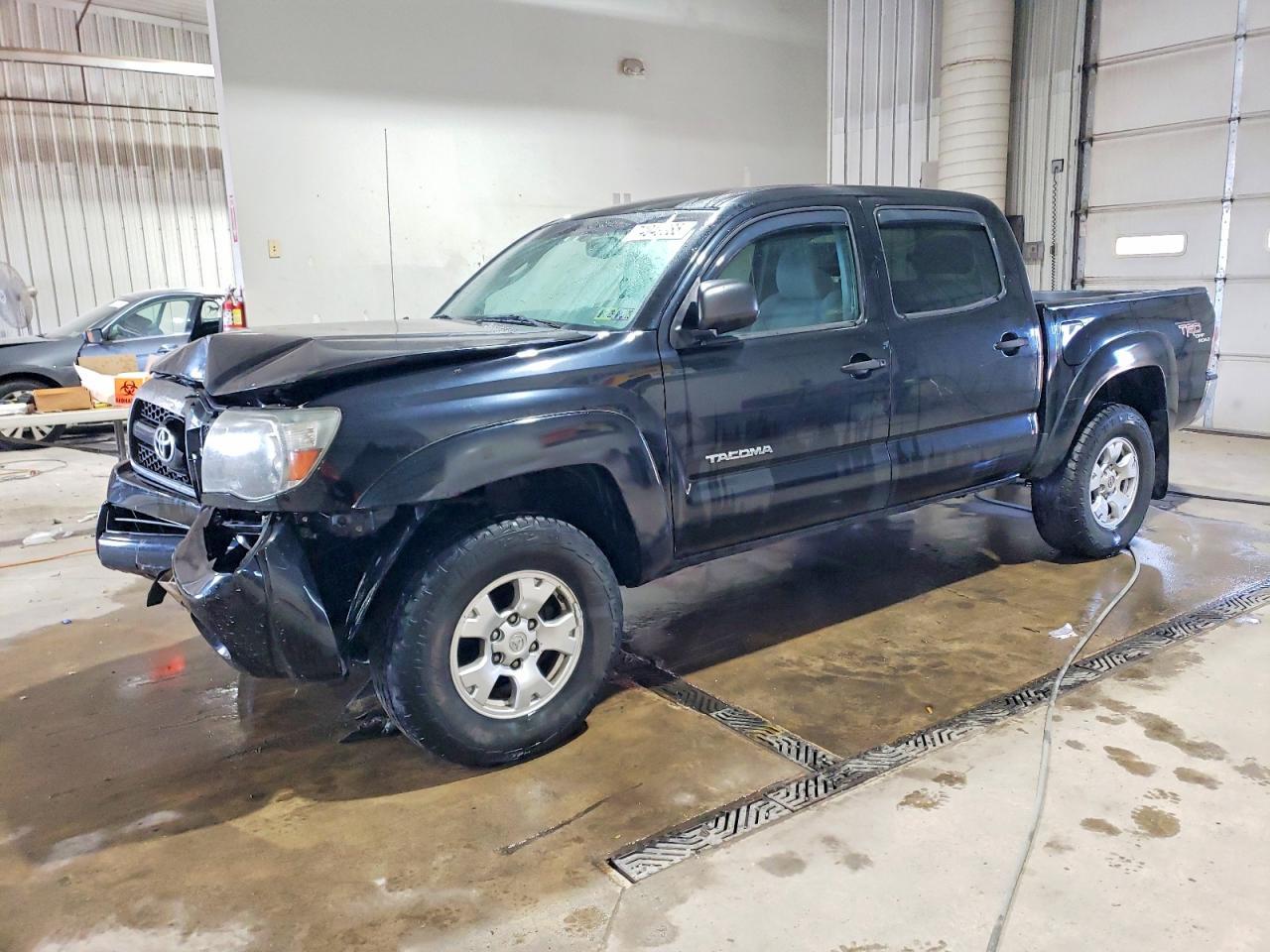 2011 TOYOTA TACOMA