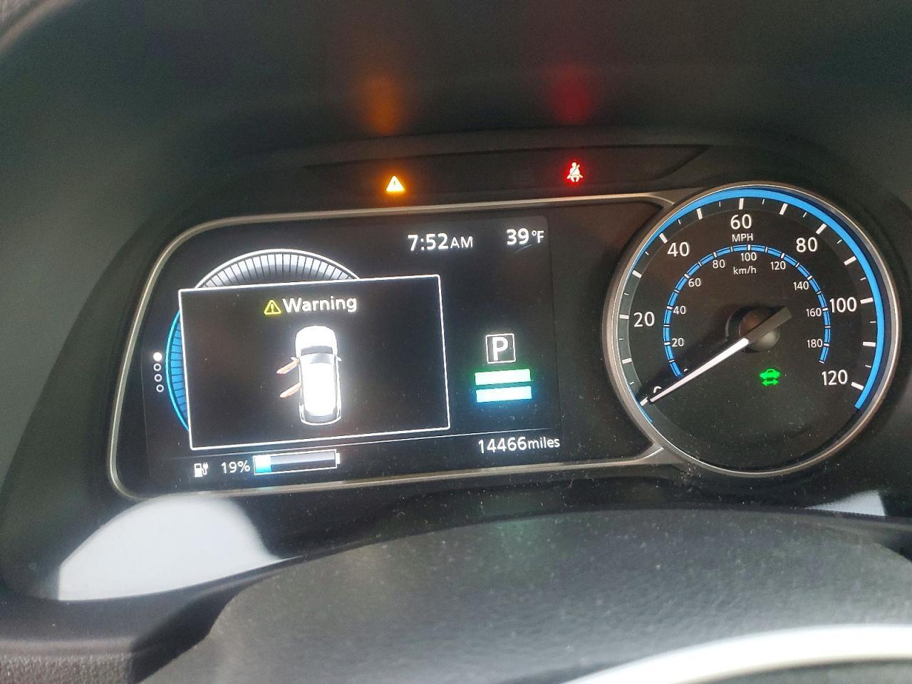 2024 NISSAN LEAF