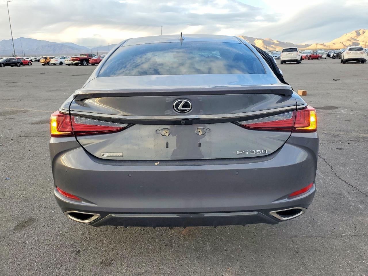 2019 LEXUS Es