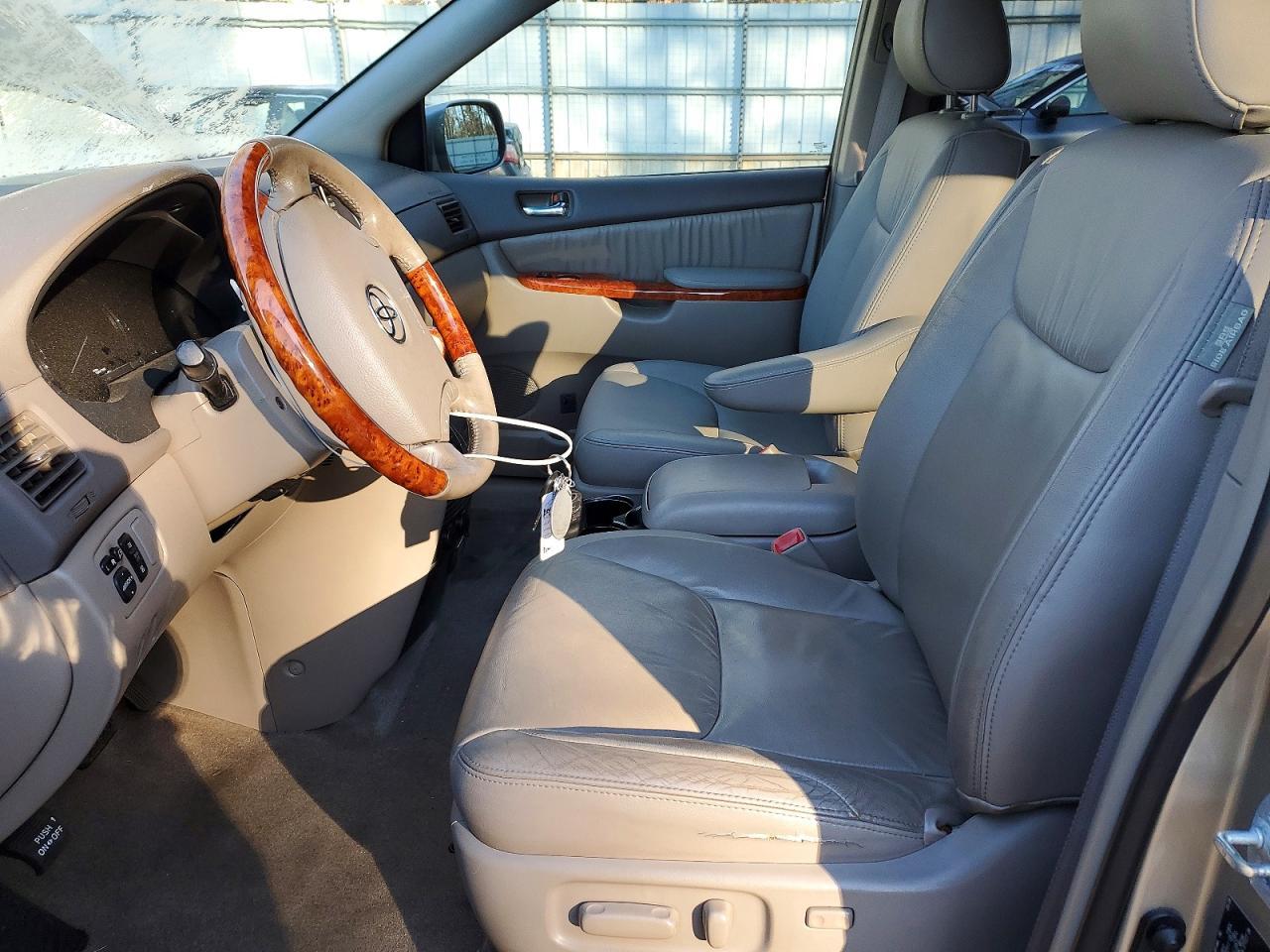 2008 TOYOTA SIENNA