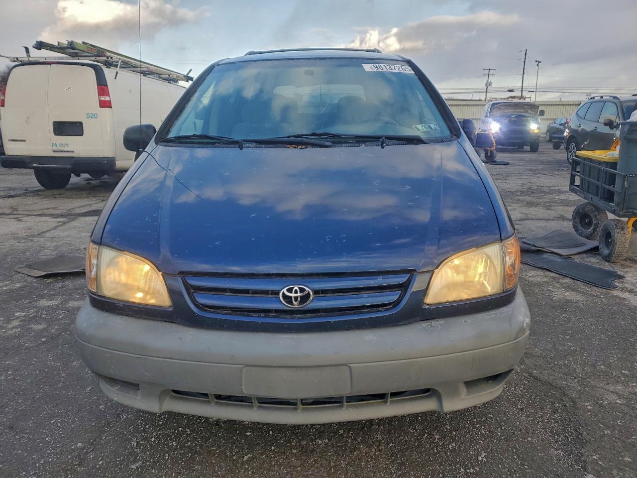 2002 TOYOTA SIENNA