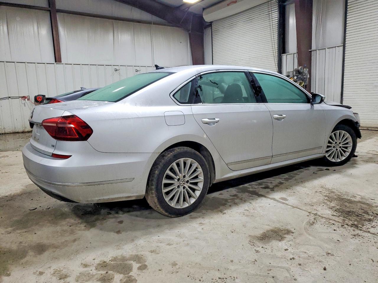 2017 VOLKSWAGEN Passat