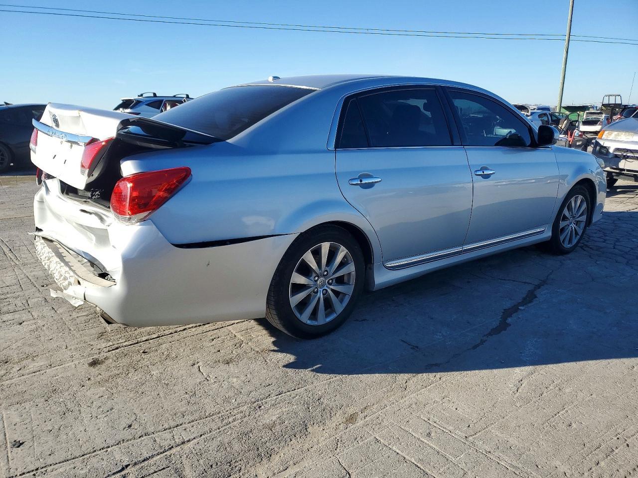 2011 TOYOTA Avalon