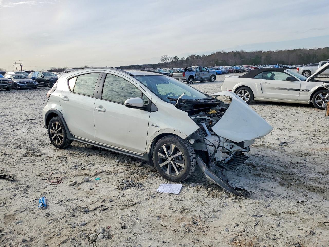 2018 TOYOTA Prius c