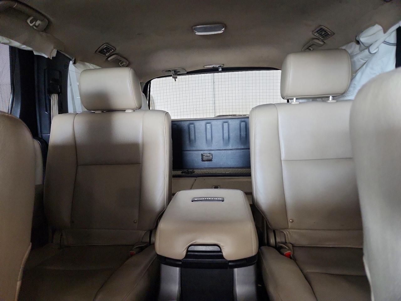 2016 TOYOTA Sequoia