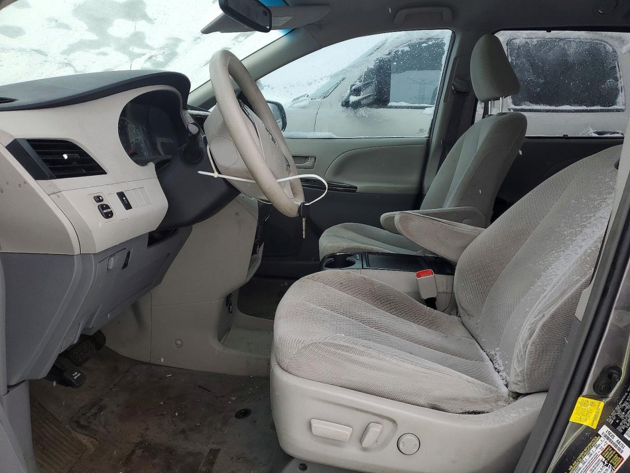 2013 TOYOTA SIENNA