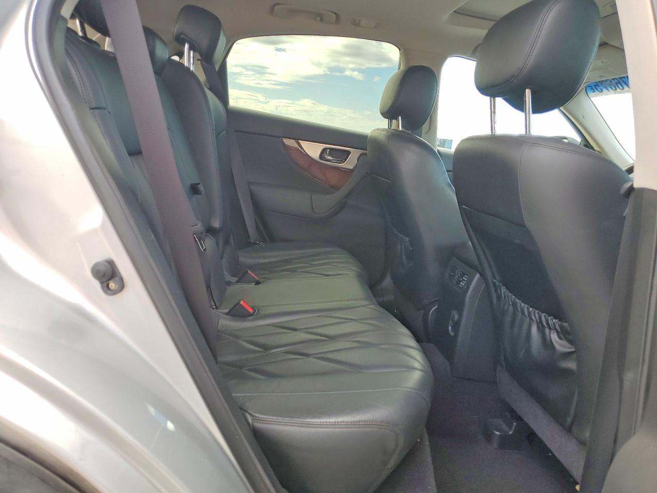 2010 INFINITI FX35