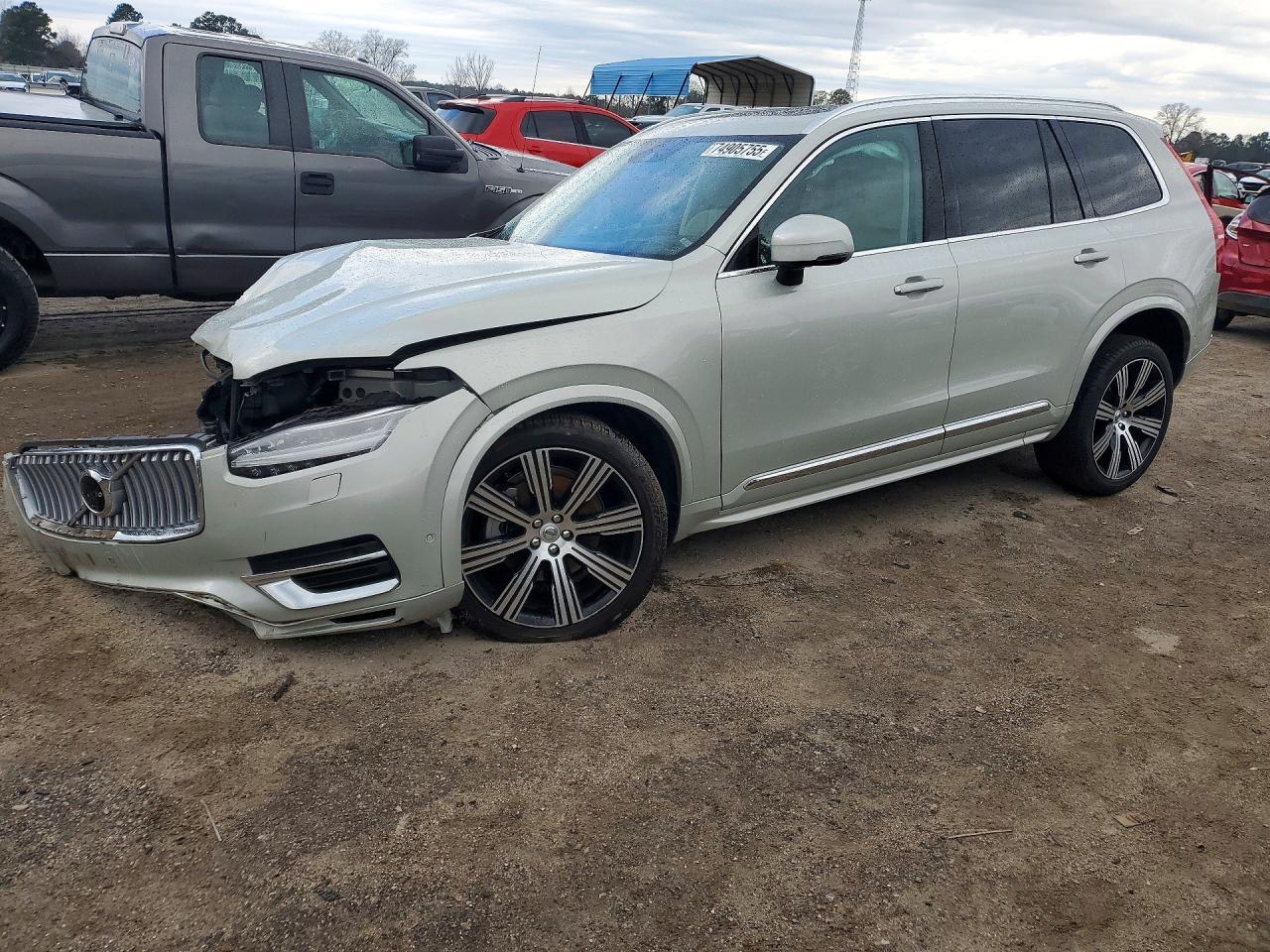 2022 VOLVO XC90