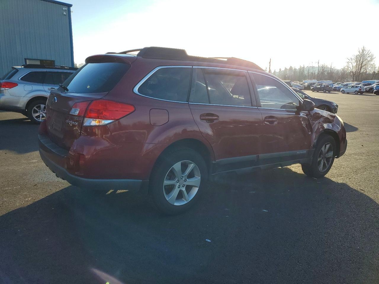 2013 SUBARU Outback