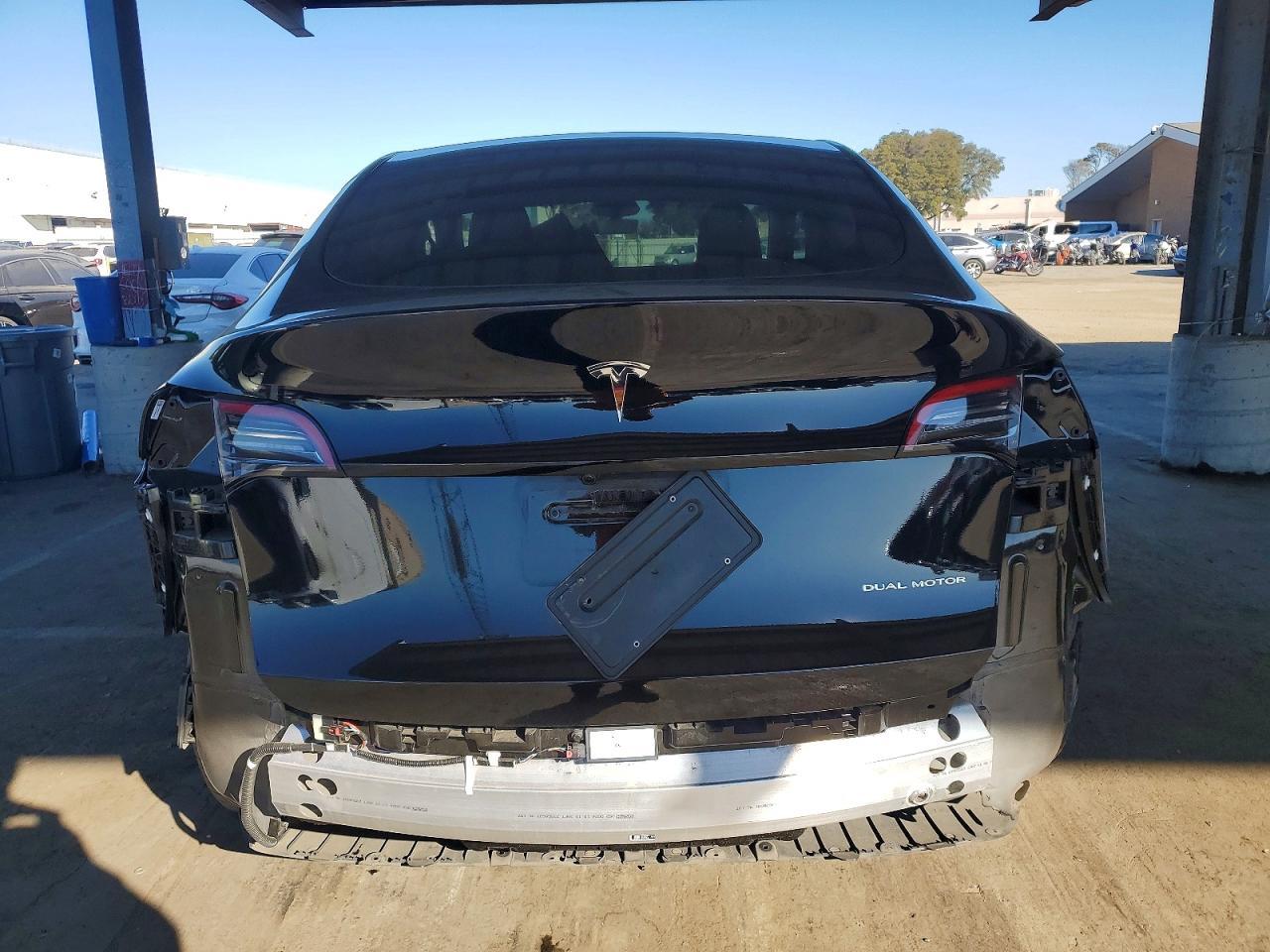 2025 TESLA MODEL Y