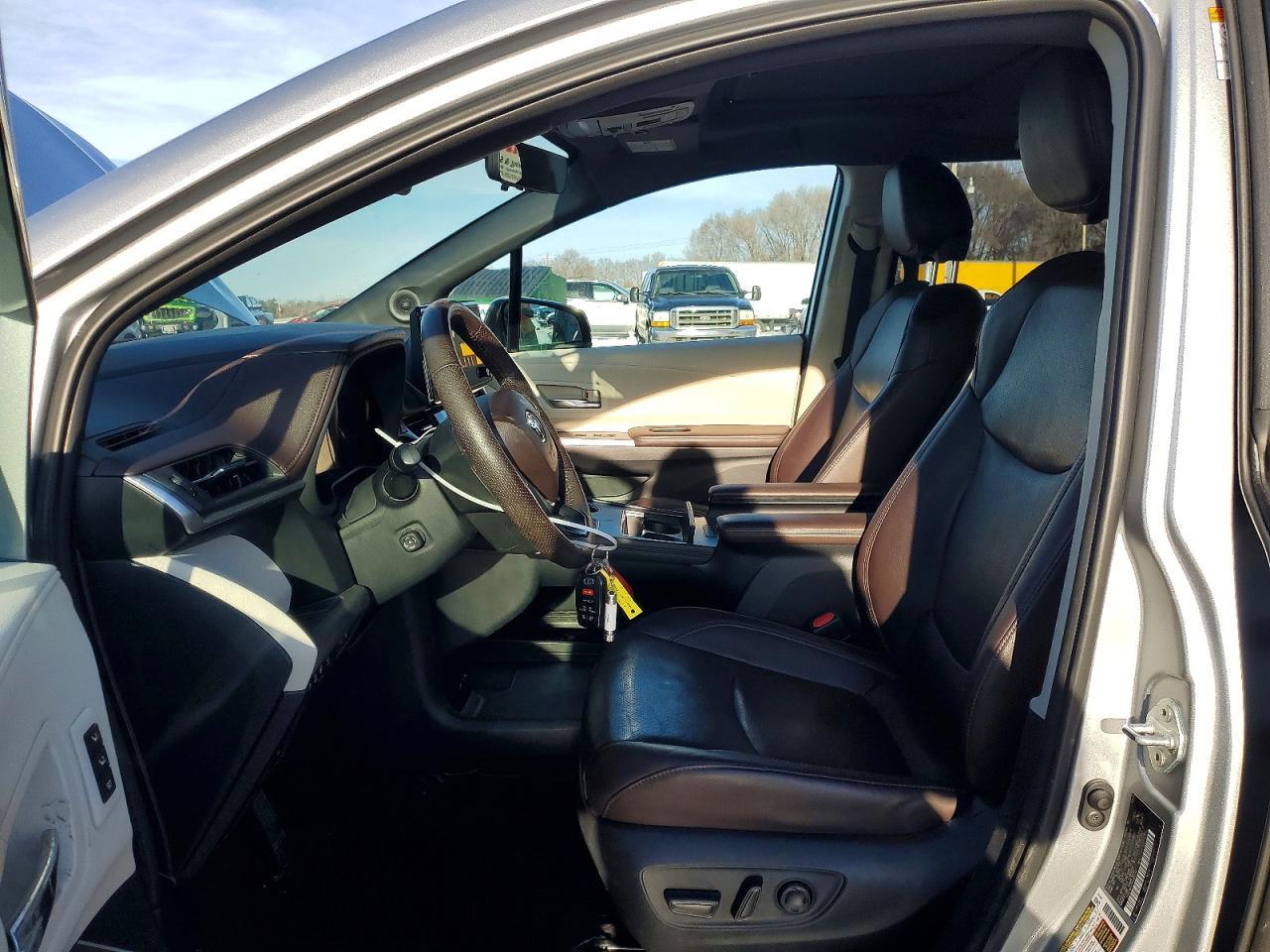 2023 TOYOTA SIENNA