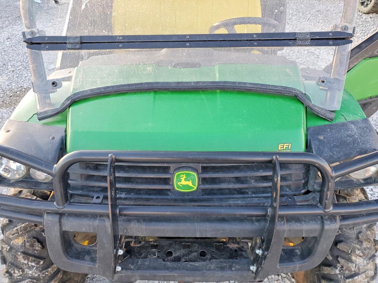2016 JOHN DEERE Xuv825i