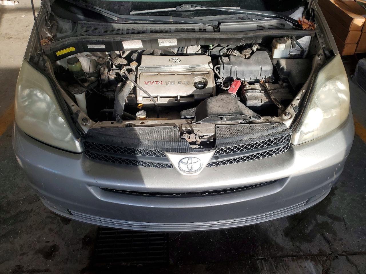 2005 TOYOTA SIENNA
