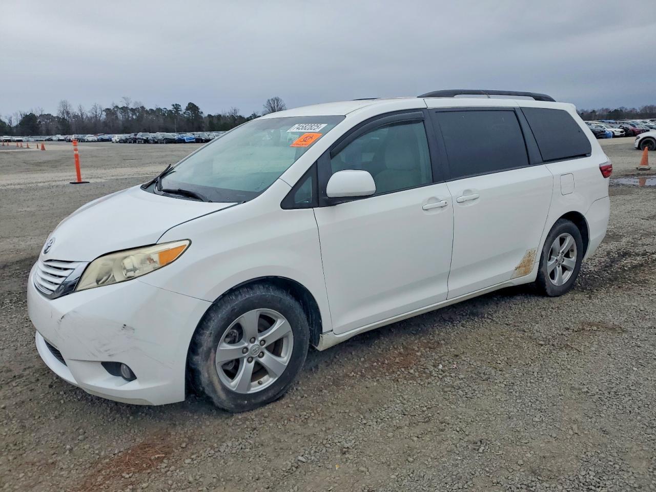 2015 TOYOTA SIENNA