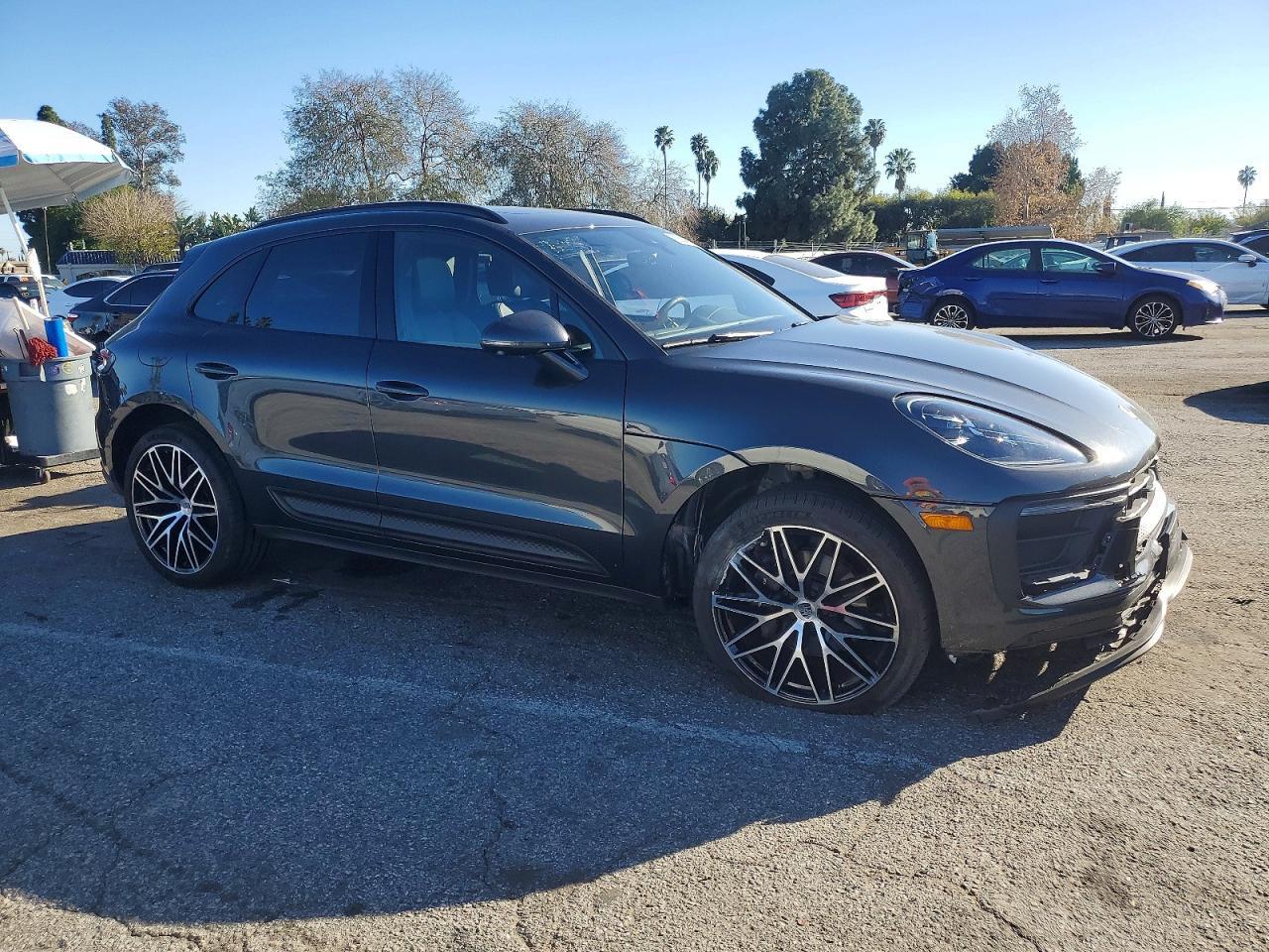 2024 PORSCHE Macan