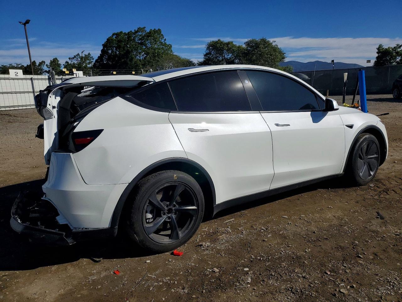 2026 TESLA MODEL Y
