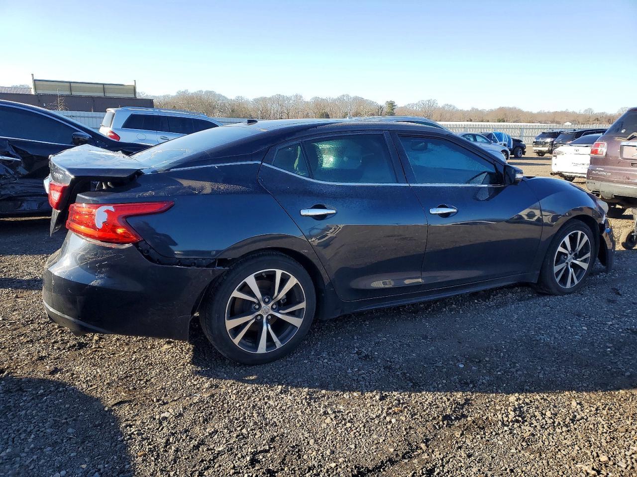 2017 NISSAN Maxima