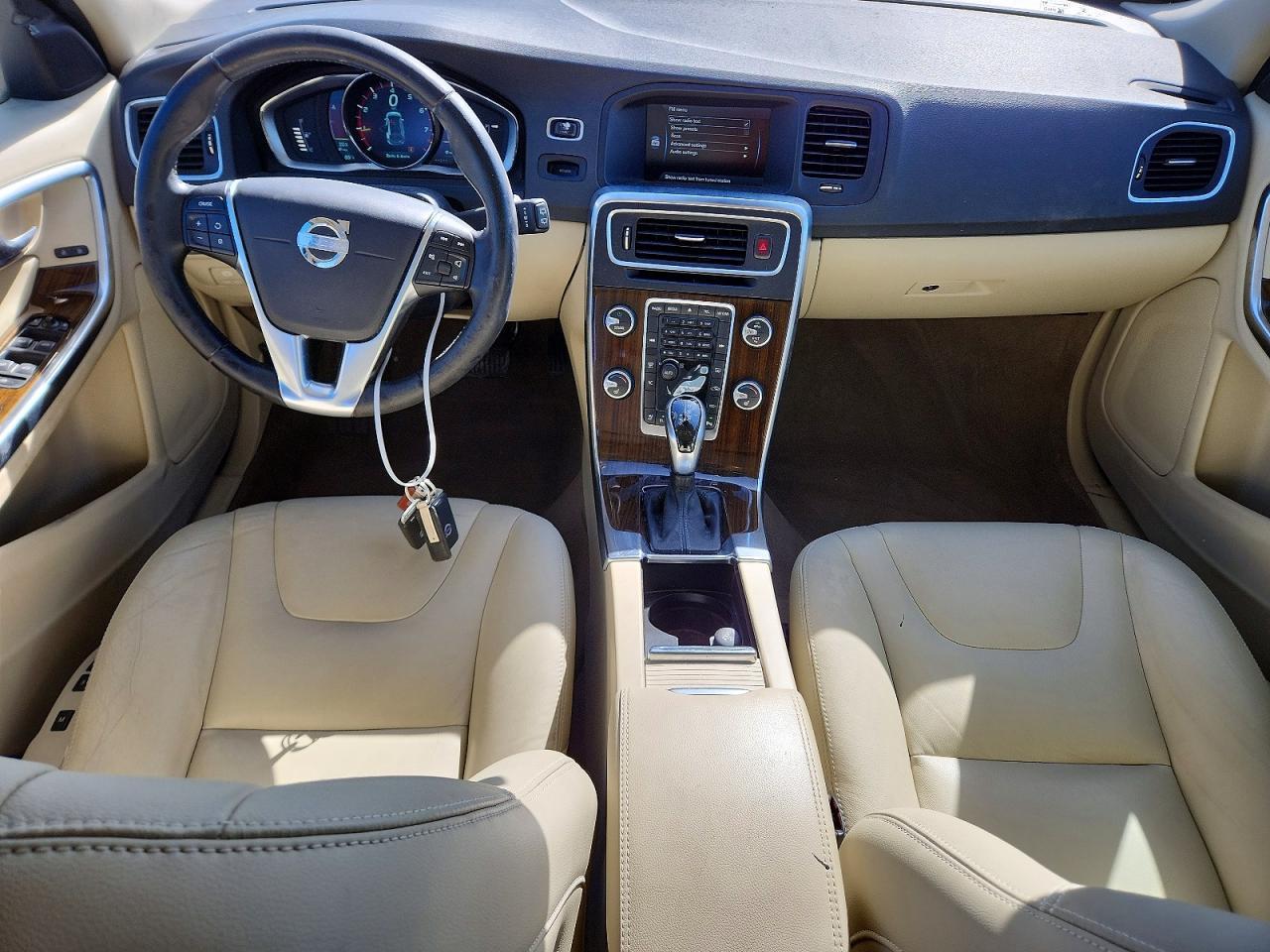 2015 VOLVO V60
