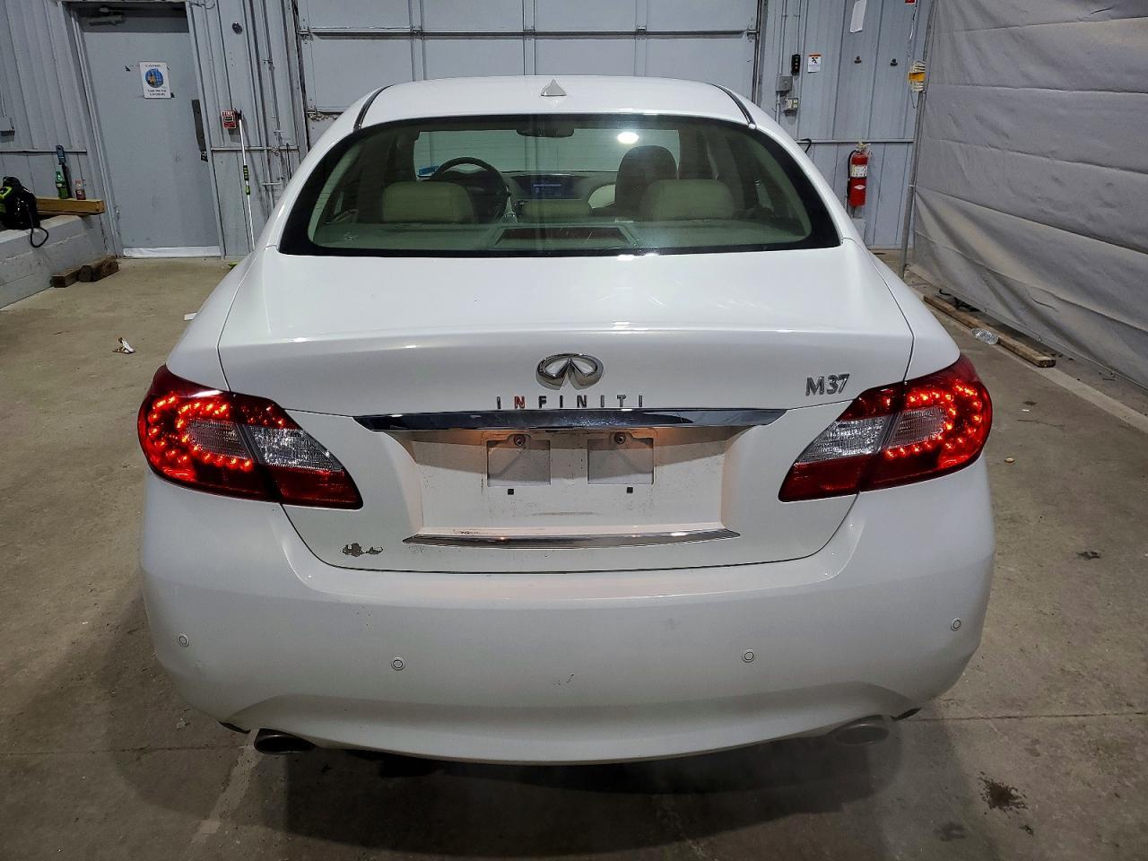 2013 INFINITI M37