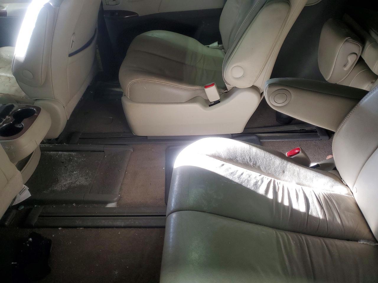 2014 TOYOTA SIENNA