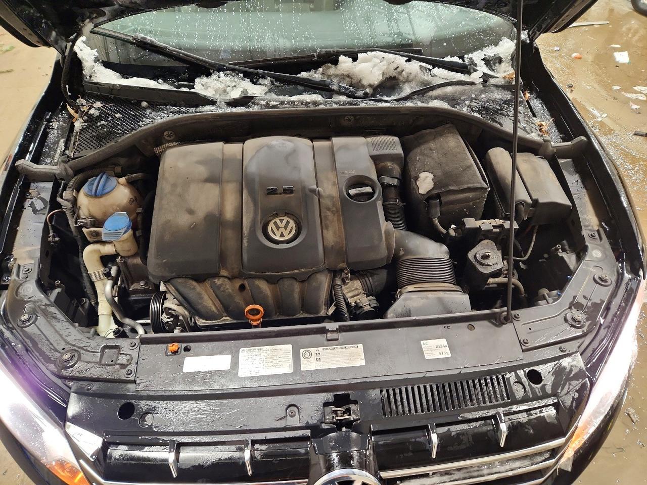 2012 VOLKSWAGEN Passat