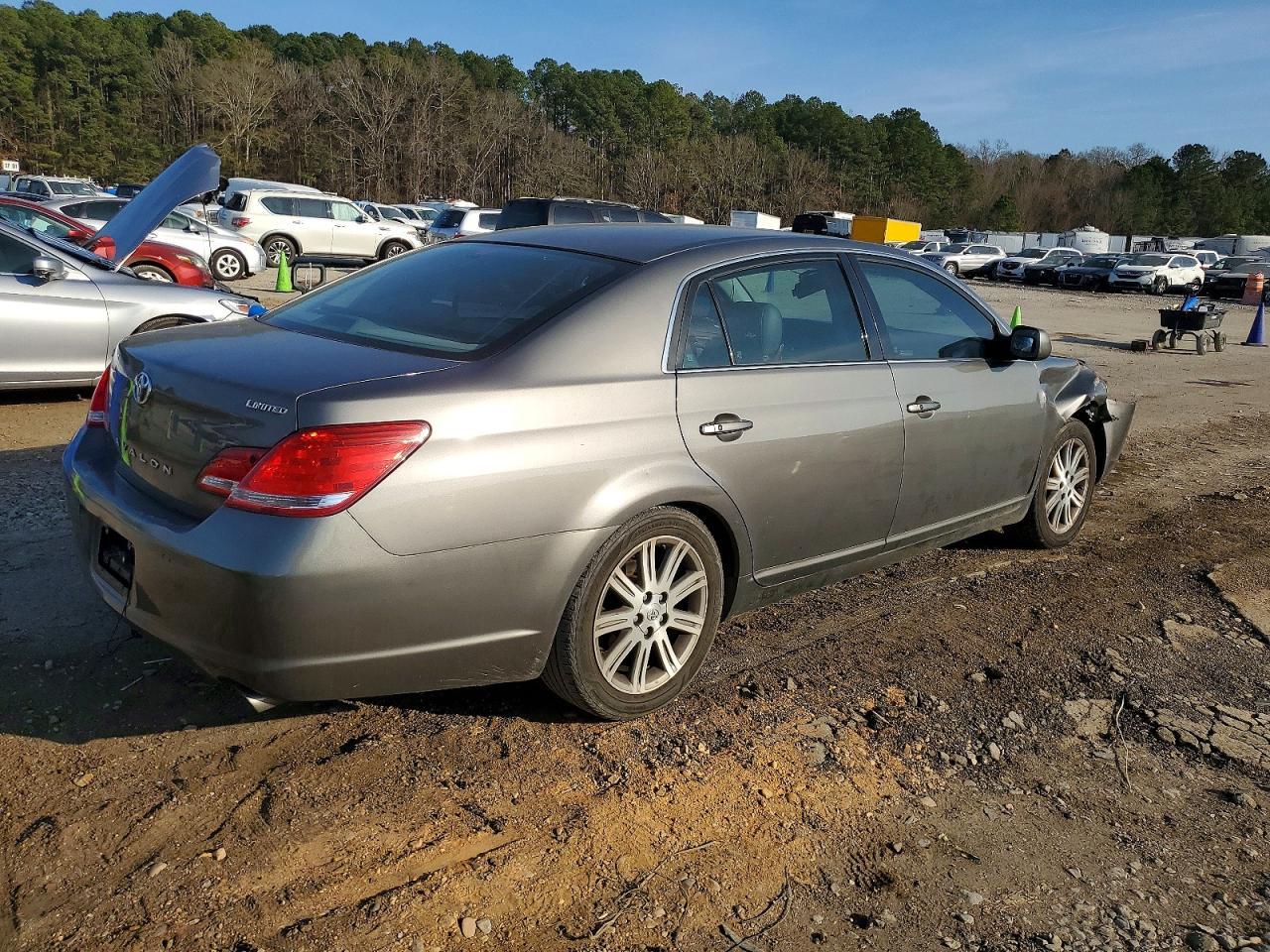 2005 TOYOTA Avalon
