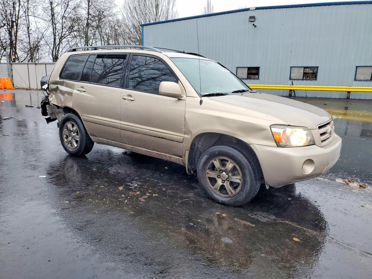 2004 TOYOTA HIGHLANDER