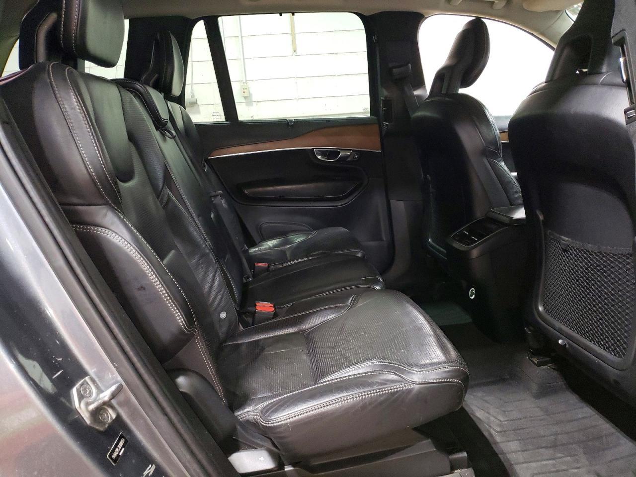 2016 VOLVO XC90