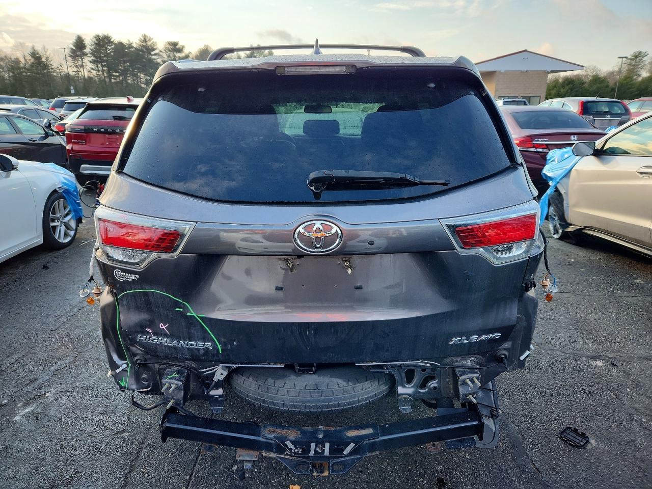 2016 TOYOTA HIGHLANDER