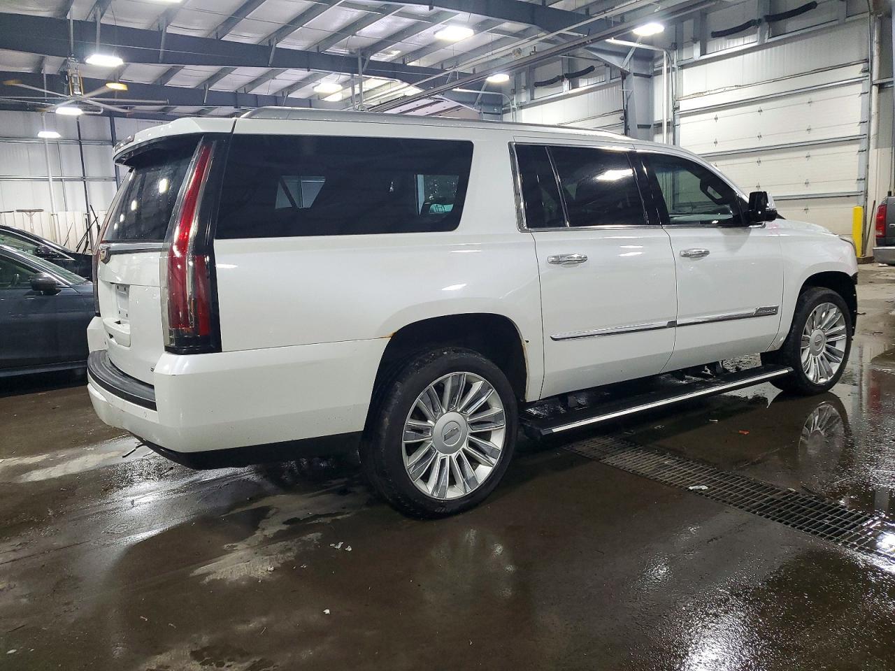 2016 CADILLAC Escalade ESV