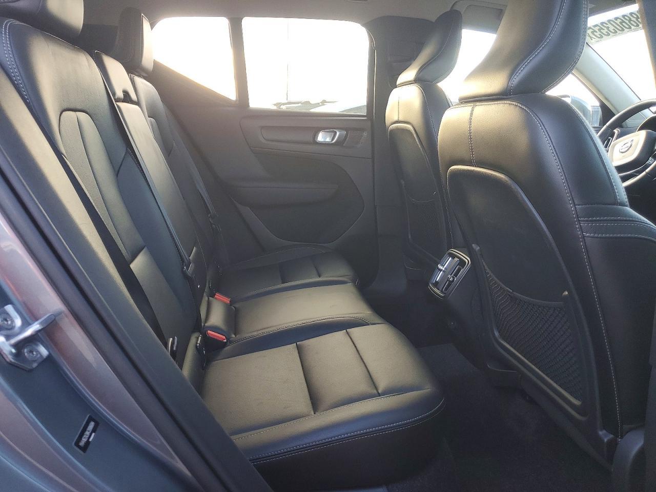 2019 VOLVO XC40