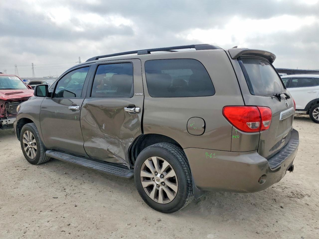 2014 TOYOTA Sequoia