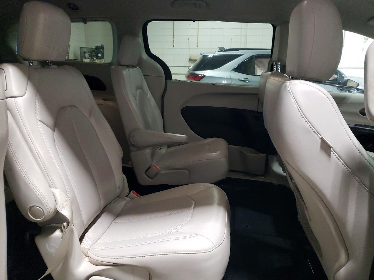 2021 CHRYSLER Voyager