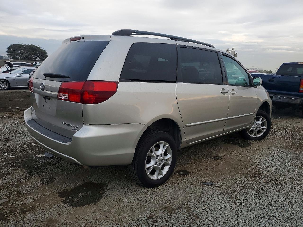2004 TOYOTA SIENNA