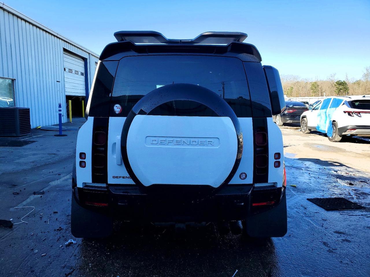 2024 LAND ROVER Defender
