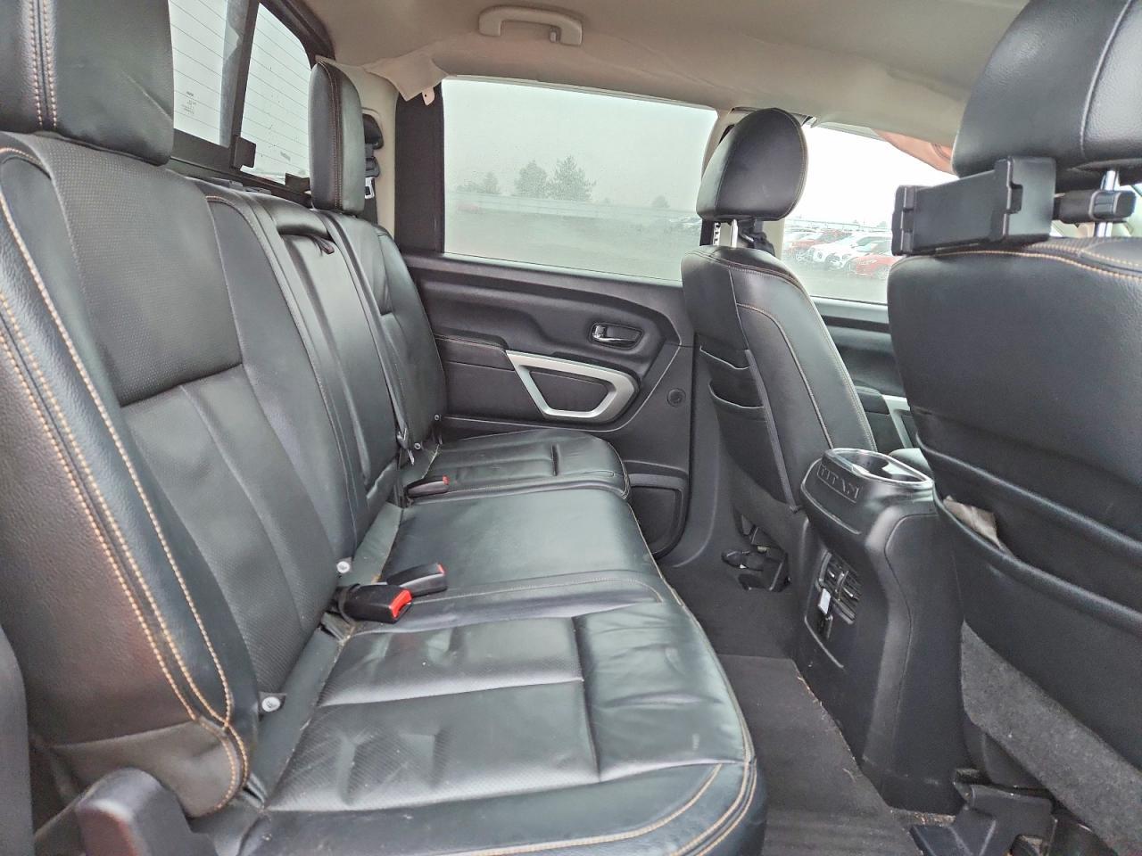 2016 NISSAN Titan
