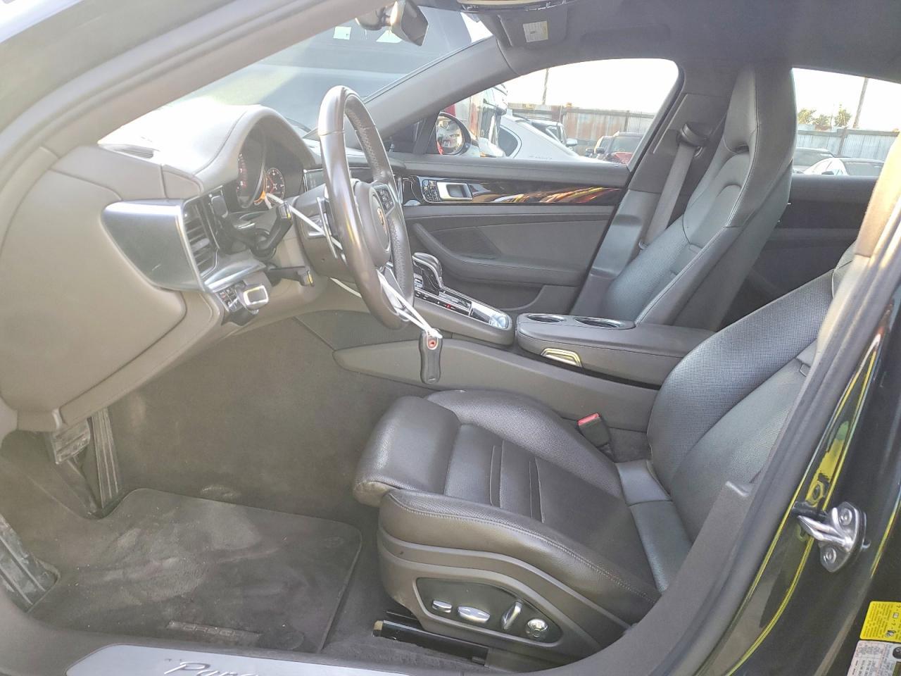 2017 PORSCHE Panamera