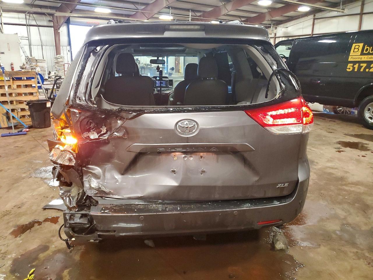 2014 TOYOTA SIENNA