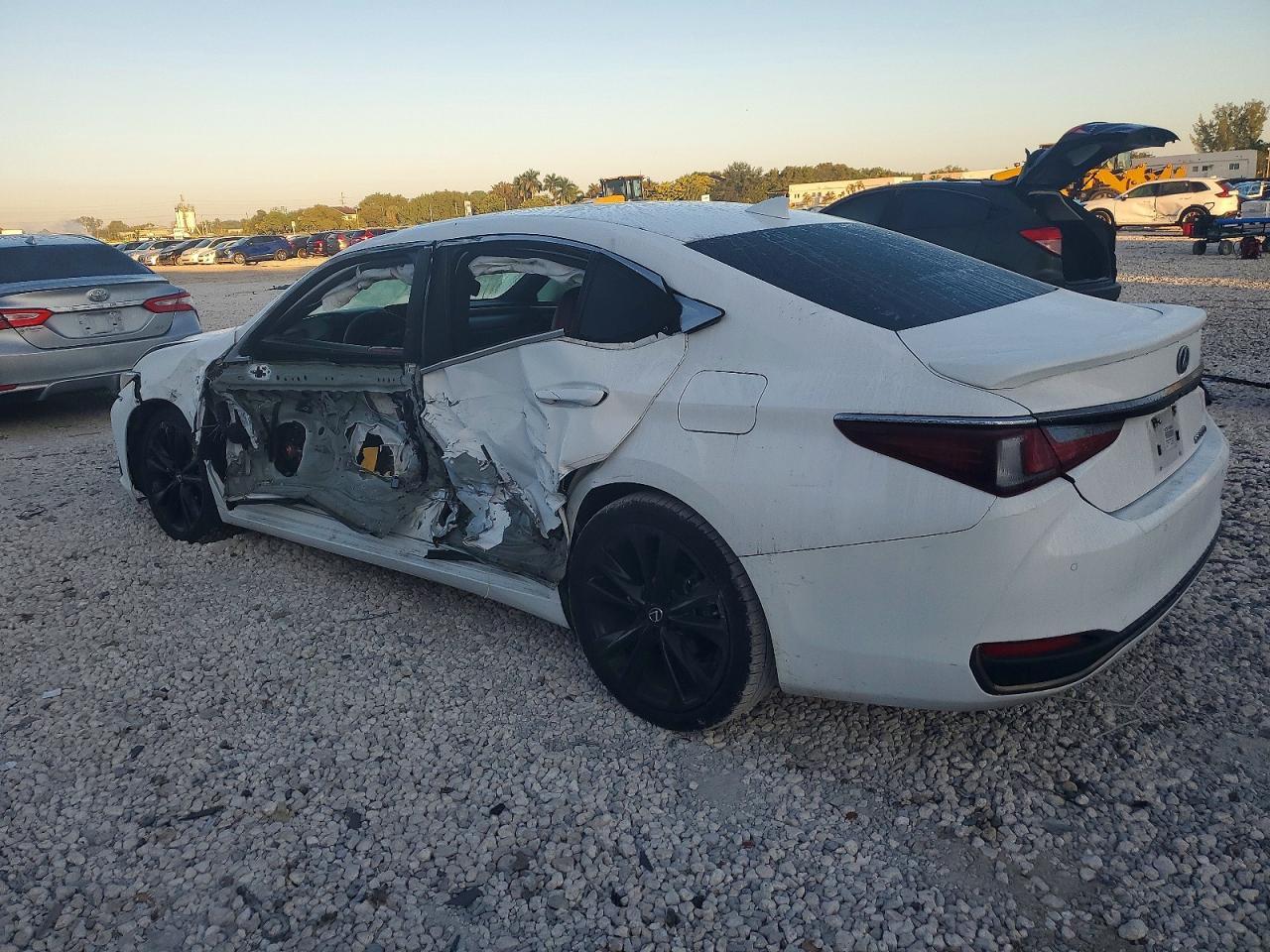 2022 LEXUS ES 300H